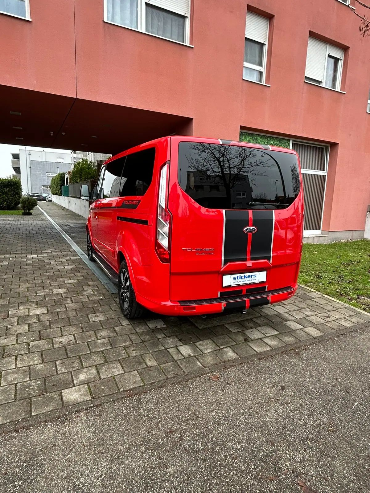 Stražnji dio ispoliranog vozila
