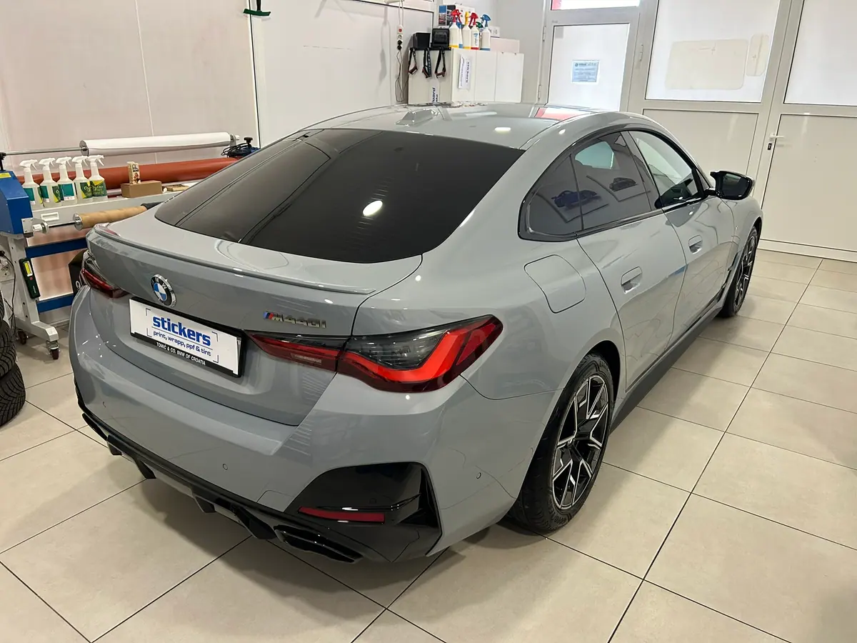 BMW M440i u radionici nakon zatamnjivanja