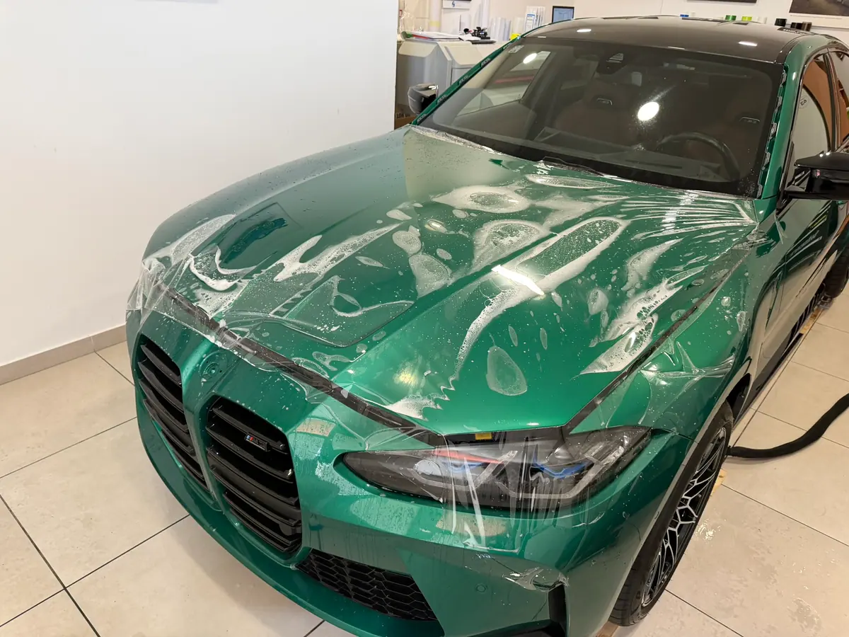 Postavljanje PPF folije na prednji dio BMW M3