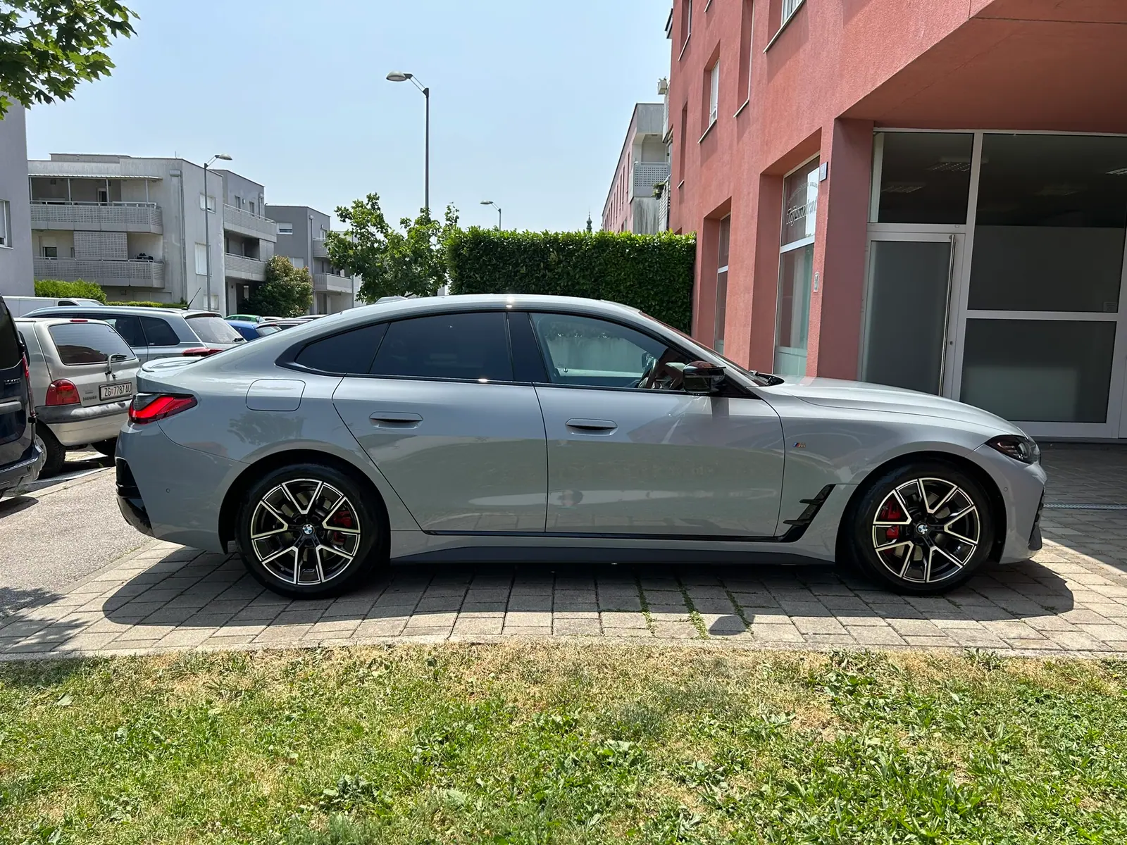 BMW M440i sa zatamnjenim staklima