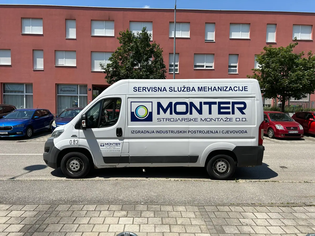 Fiat Ducato s reklamom servisne službe
