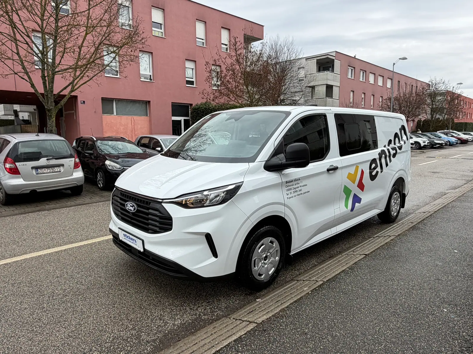 Ford Transit Custom s reklamnim oslikavanjem