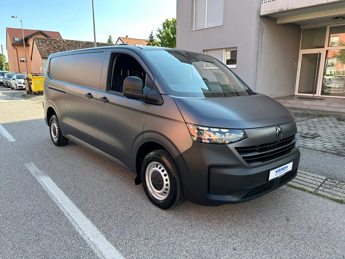 VW Transporter u mat antracit foliji